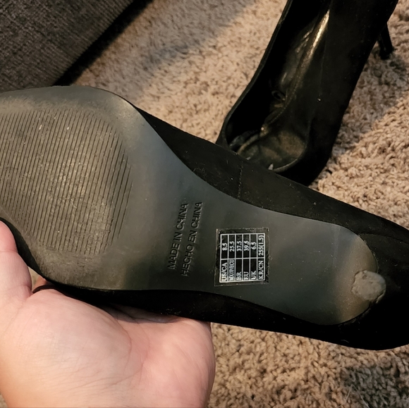 Black fuax suede Forever21 short heels - Picture 2 of 3